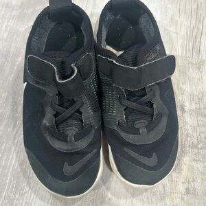 Nike Kids Black and Gray Sneakers